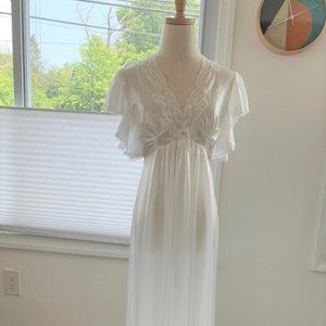 Henson Kickernick 1970 white floor length nightgown, size small